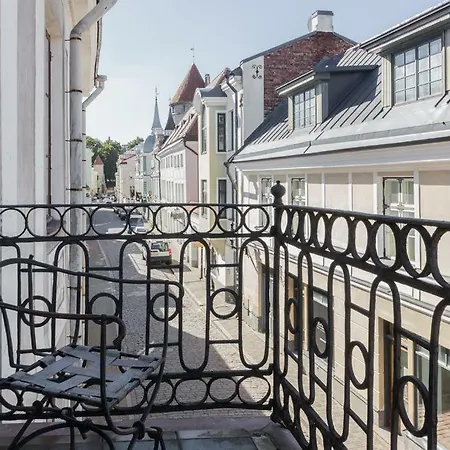 Modern Old Town With Sunny Balcony Appartement
